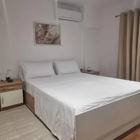 Lily's Duplex דירה טיראנה