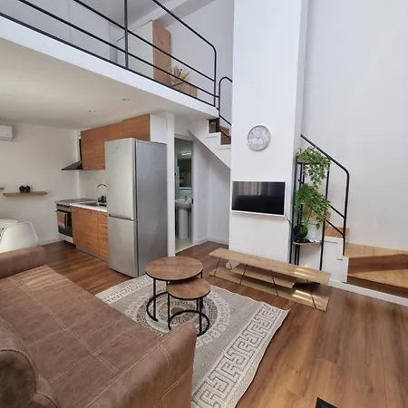 Zahra's Duplex In 아파트 *